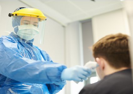 مرضى بفيروس كورونا يصفون عارضا "جديدا ومقلقا" للمرض!