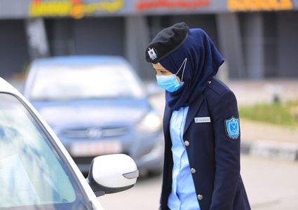 الشرطة النسائية تحث المواطنين على اجراءات الوقاية من فيروس كورونا