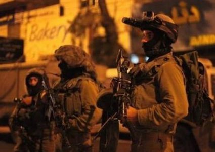 الاحتلال يعتقل 3 فلسطينيين شرق قطاع غزة