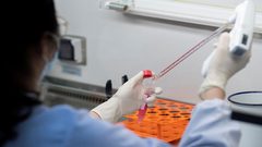 الصين تبدأ بتجربة لقاحين ضد فيروس كورونا