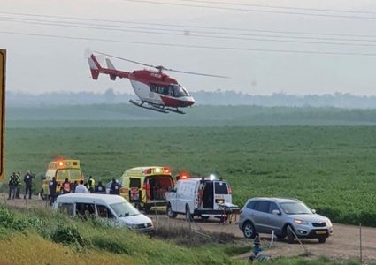 إصابات بينها خطيرة لعمال جراء حادث طرق