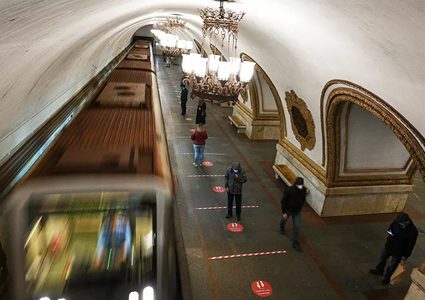 دراسة: قد نستمر بالتباعد الاجتماعي للحد من كورونا حتى 2022