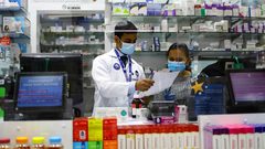 أطباء يحذرون من أعراض جديدة لفيروس كورونا