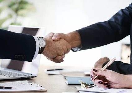 هل ينهي فيروس "كورونا" عادة المصافحة!