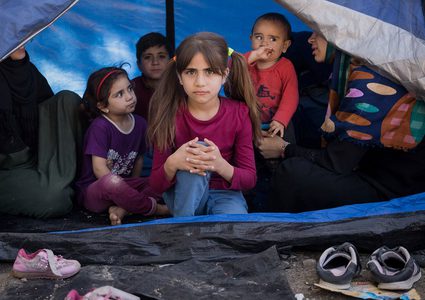 اليونان تنقل 12طفلا لاجئا إلى دول الاتحاد الأوروبي