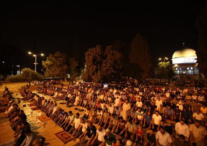 الهباش يعلن أن صلاة التراويح في رمضان ستؤدى في البيوت