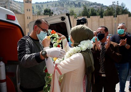 الأسير أبو عيشة يعانق الحرية بالكمامة والحجر بعد 18 عاما