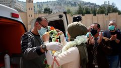 الأسير أبو عيشة يعانق الحرية بالكمامة والحجر بعد 18 عاما