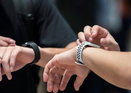 تطبيق من "فيسبوك" لمراسلة الأصدقاء المقربين عبر ساعة "آبل"