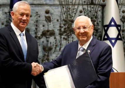 ريفيلين يبلغ غانتس رسميا بنقل التكليف بتشكيل حكومة للكنيست