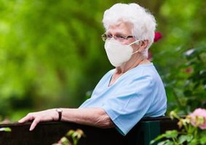 بريطانيا.. ممرضة تتلو رسائل وداع لجدة مصابة بكورونا