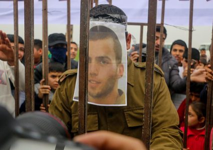 مسؤول إسرائيلي يؤكد وجود فرصة استثنائية لإبرام صفقة تبادل مع حماس