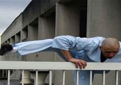 شاهد هروب جماعي لمرضى في مصحة عقلية في روسيا