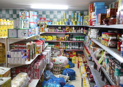 إغلاق محل تجاري يبيع منتجات غذائية منتهية الصلاحية