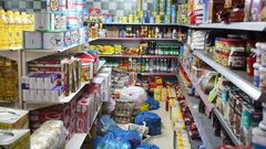 إغلاق محل تجاري يبيع منتجات غذائية منتهية الصلاحية