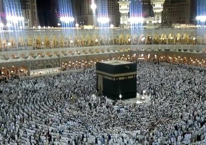 السعودية: صلاتا التراويح والعيد ستقامان في البيوت