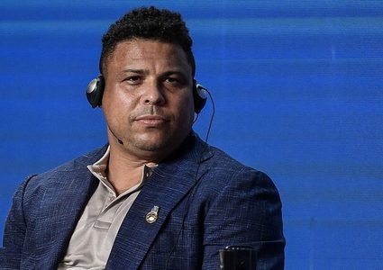 رونالدو يستبعد نفسه وكريستيانو من تشكيلته المثالية