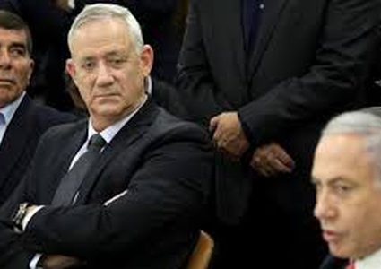 غانتس يهدد نتنياهو بمنعه من رئاسة حكومة الاحتلال