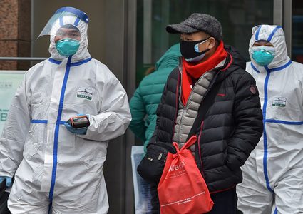 بريطانيا تسجّل 888 وفاة جديدة بفيروس كورونا