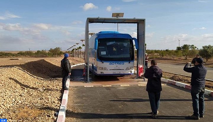 تركيب ثلاث ممرات للتعقيم الآلي في قلقيلية