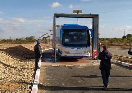 تركيب ثلاث ممرات للتعقيم الآلي في قلقيلية