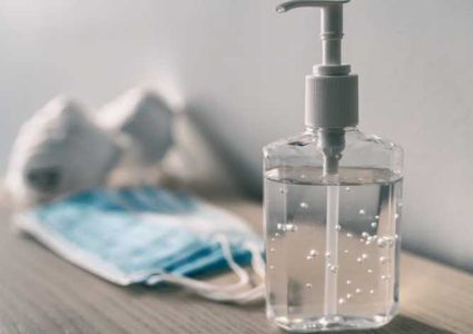 كيف نتجنب أضرار المعقمات على نعومة اليدين ؟