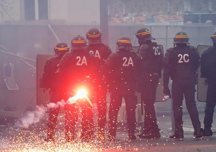 اشتباكات بين الشرطة الفرنسية وشبان في أحد أحياء ضواحي باريس