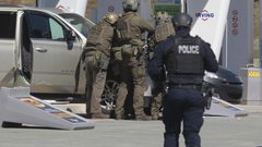 مسلح يرتدي زي شرطي يقتل ما لا يقل عن 13 شخصا في كندا