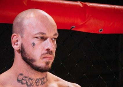 بسبب فيروس كورونا ... بطل أوروبا في الفنون القتالية يعلن إسلامه