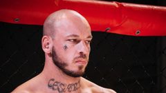 بسبب فيروس كورونا ... بطل أوروبا في الفنون القتالية يعلن إسلامه