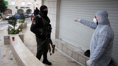 "الوقائي" يضبط مختبرا غير قانوني لصناعة المعسل