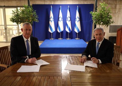 عريقات يدعو المجتمع الدولي لإلزام إسرائيل بالإيفاء باستحقاقاتها