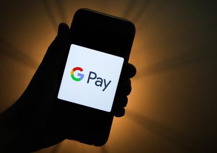 "غوغل" تعمل على بطاقة خصم ذكية على غرار "آبل"