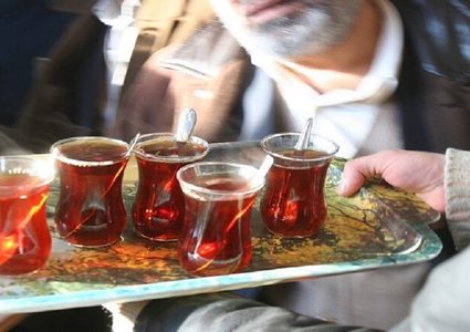 الشاي والقهوة ومشروبات أخرى لتحسين عمل الدماغ