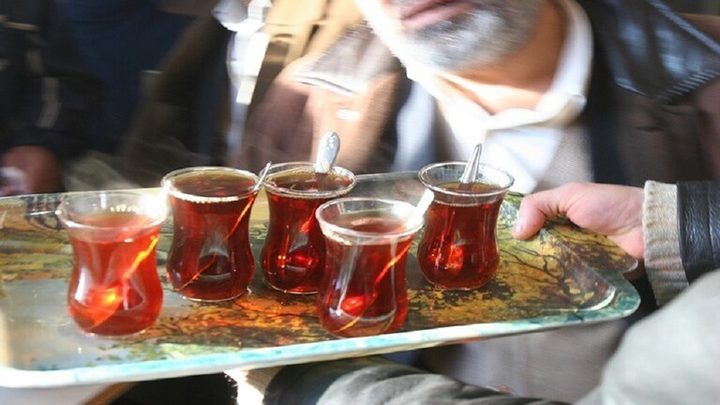 الشاي والقهوة ومشروبات أخرى لتحسين عمل الدماغ