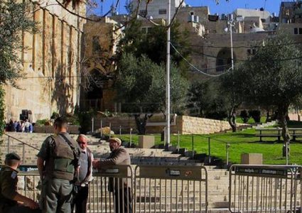 سلطات الاحتلال تصادق على مصادرة أراضي الحرم الابراهيمي