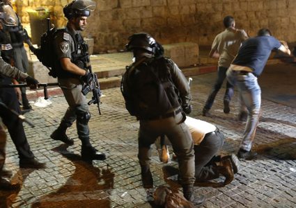 اصابة شاب برصاص الاحتلال  قرب جدار الفصل العنصري في قلقيلية