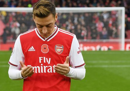 أوزيل يصدم جماهير أرسنال ويثير الجدل مجددا