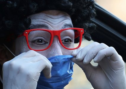 فن البانتومايم لتوعية الأطفال بطرق مكافحة كورونا