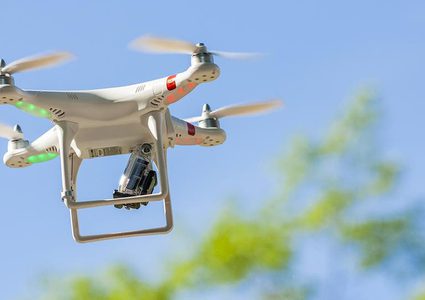 طائرة درون تكشف إيطالي خرق قوانين الحجر وذهب للتنزه على الشاطئ