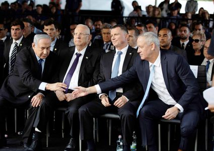 محللون: غانتس خرق جميع تعهداته بالإنضمام إلى حكومة نتنياهو