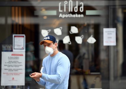 ألمانيا تخفف اجراءات العزل بعد تراجع عدد الاصابات بكورونا