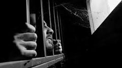 الاحتلال يصدر أمر اعتقال إداري بحق الأسير محمد عبيدات