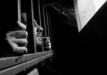 الاحتلال يصدر أمر اعتقال إداري بحق الأسير محمد عبيدات