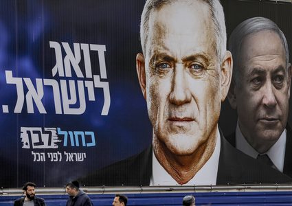 رئيس تحرير "هآرتس": اتفاق نتنياهو- غانتس "تحالف المحتالين"