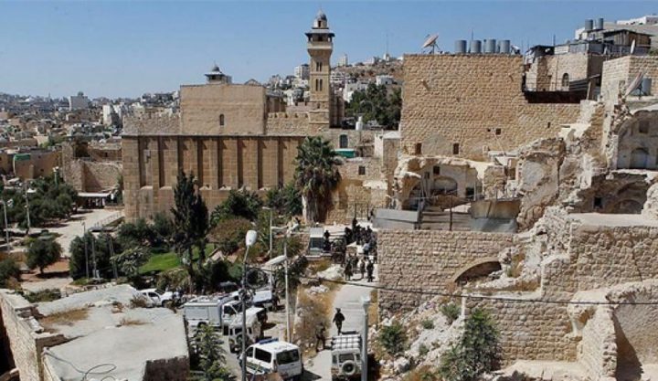 تحذيرات من شرعنة سرقة الاحتلال لأراض تابعة للمسجد الإبراهيمي