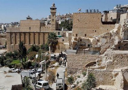 تحذيرات من شرعنة سرقة الاحتلال لأراض تابعة للمسجد الإبراهيمي