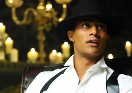 محمد رمضان يستفز الجمهور بفخامة سياراته الفارهة