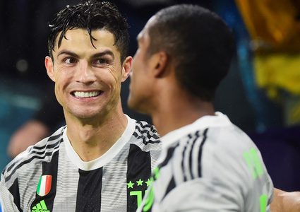 كوستا يصدم زميله رونالدو