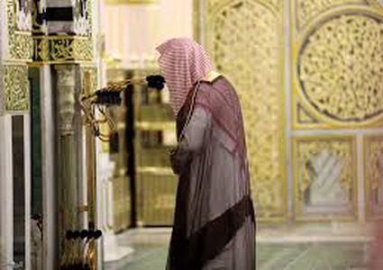 أول صلاة تراويح بالمسجد النبوي وسط إجراءات وقائية مشددة ضد كورونا